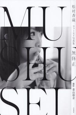打扑克的男女